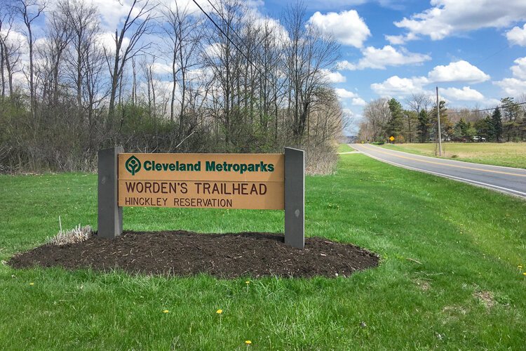 Ledge Road entrance for Worden's Ledges trailhead.